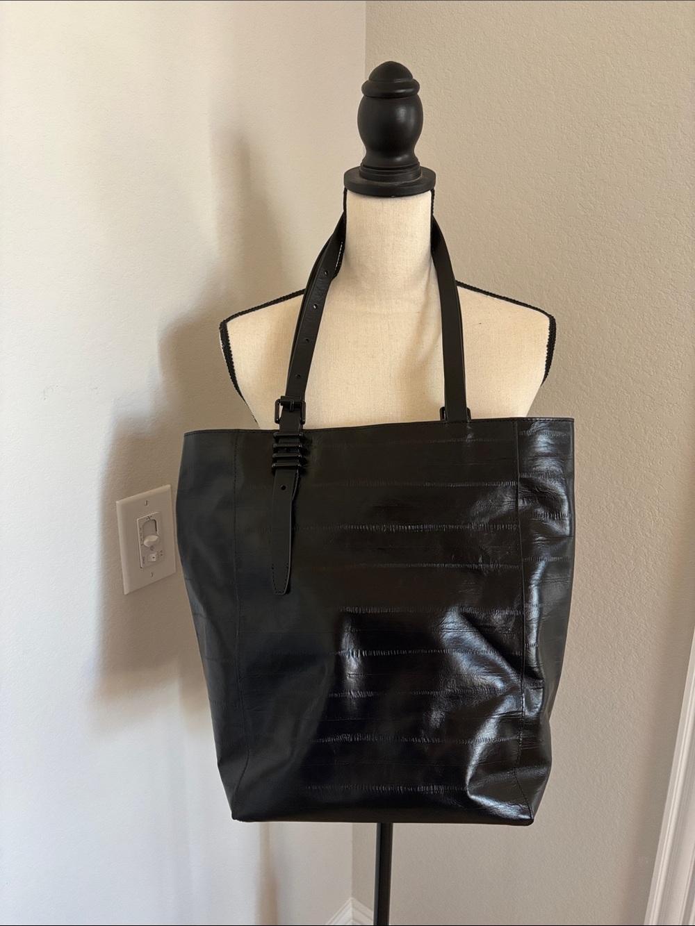 Rebecca Minkoff Buckle Tote Bag 🐊 🖤👜 - Picture 5 of 5